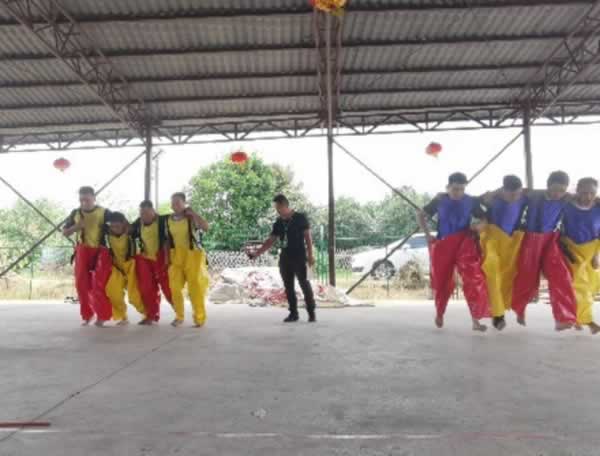 连体裤企业团建拓展活动